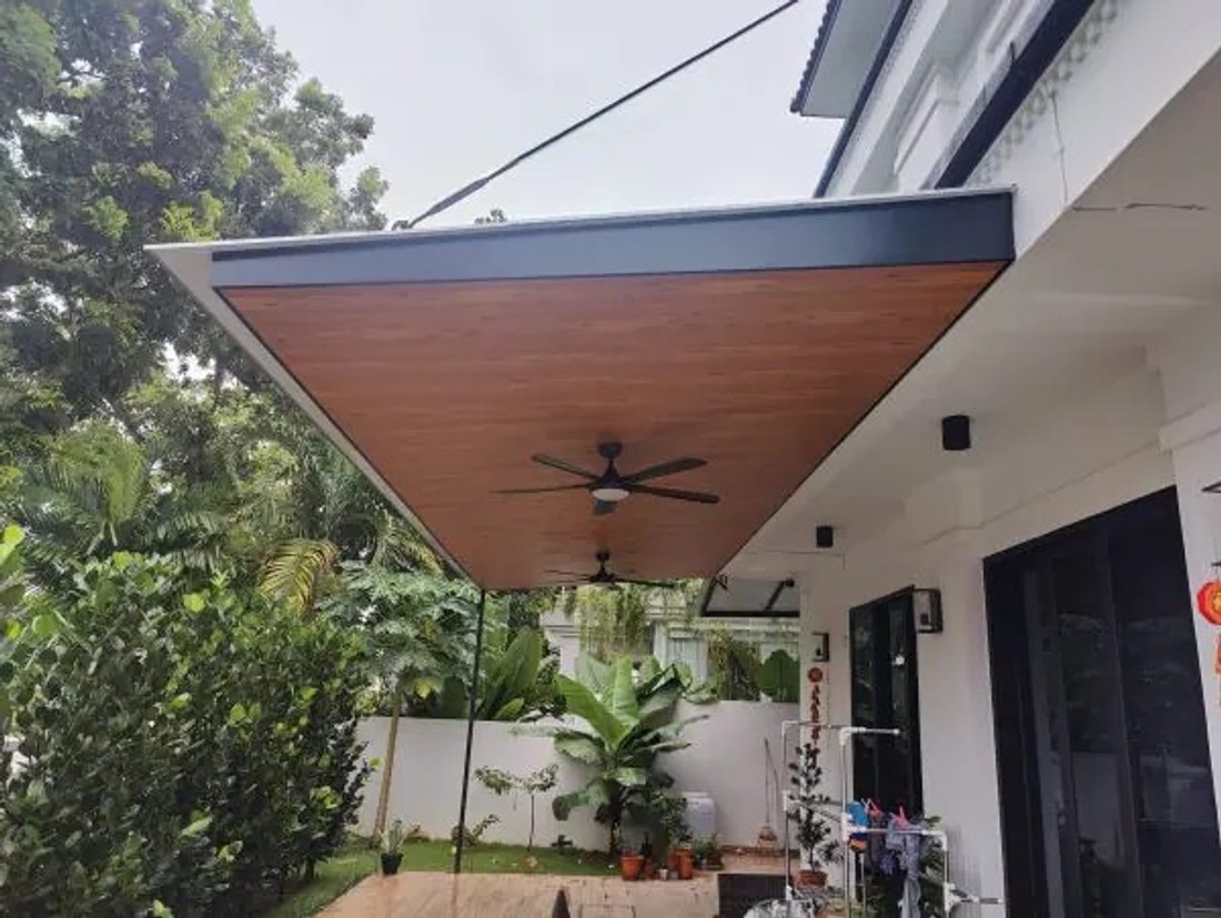 Awning with timber-look ceiling and fan